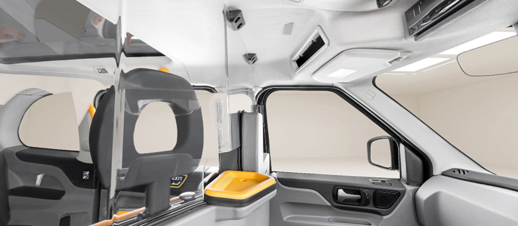 Bezpečnostní přepážka z tvarovaných polykarbonátových desek pro vozy taxislužby.