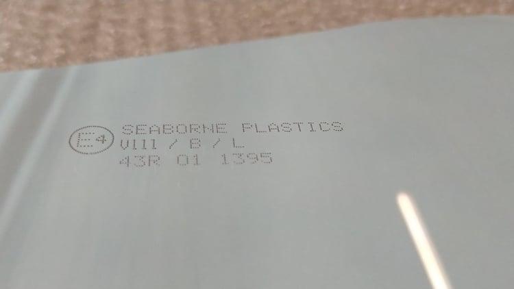 Označení plastového dílu pomocí FlyMarkeru® mini.