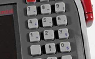 Odolná klávesnice včetně numerických znaků.
