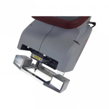 S elektromagnetickou deskou.