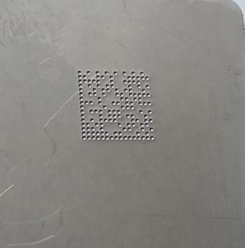 DataMatrix kód o rozměrech cca 7x7 mm vyznačený FlyMarkerem mini 85/45 plus na nerezový štítek.