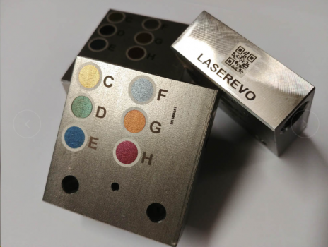 Malá ukázka barevných odstínů realizovaných na nerezovém povrchu MOPA laserem Gold Line od LaserEVO.