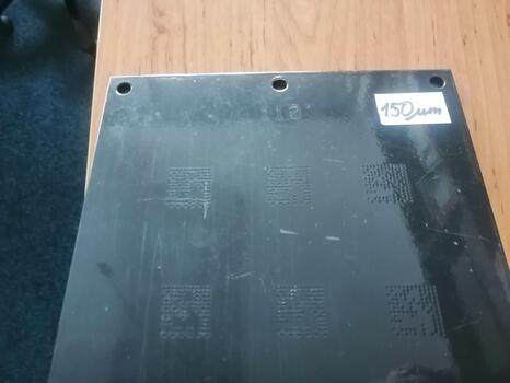 DataMatrix překrytý 150 µm vrstvou práškové barvy.