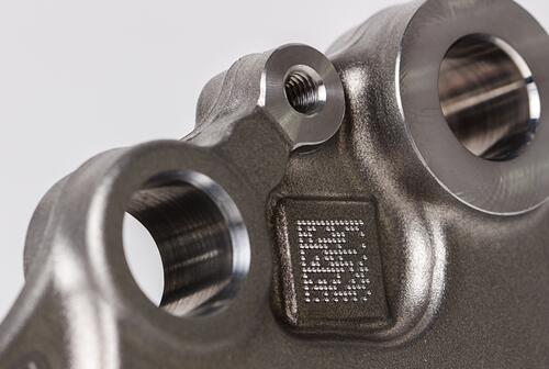 Mikroúderové značení DataMatrix kódu na kovové díly zařízením MARKATOR.