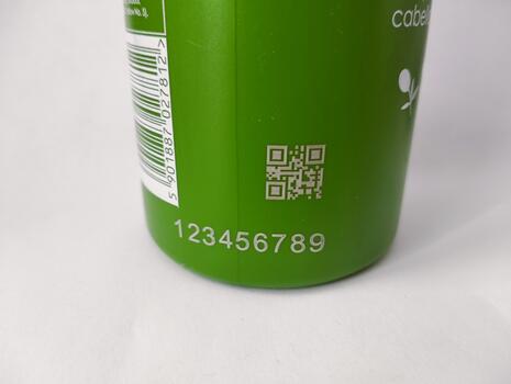 Laserové značení HDPE obalů světlejší než samotný materiál.