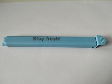 Laserové značení uzavíracích svorek z PP.