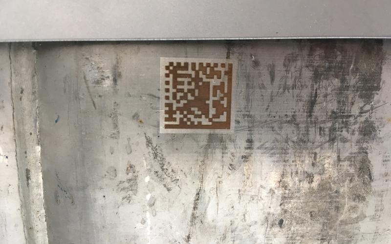 Značení DMC kódů na hladkém povrchu.